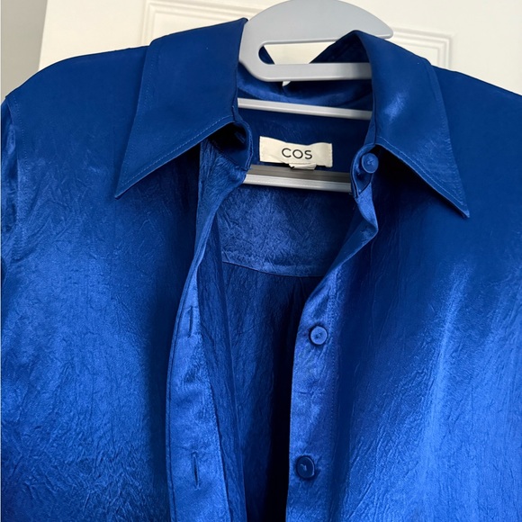 COS Oversized Satin Crinkled Texture Long Sleeve Blouse in Royal Cobalt Blue - Picture 3 of 8
